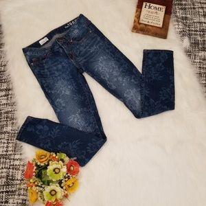 🌻🌺🌻GAP FLORAL LAZER BLEACHED SKINNY JEANS!!